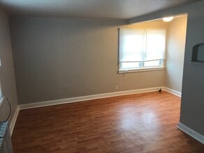 Building Photo - 7 Linn St