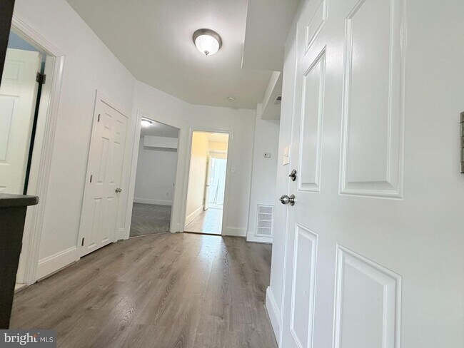 Foto del edificio - 1709 Trinidad Ave NE