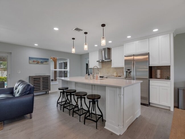 Building Photo - 606 Conn Way