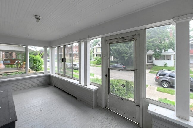 Building Photo - 457 Alden Ave