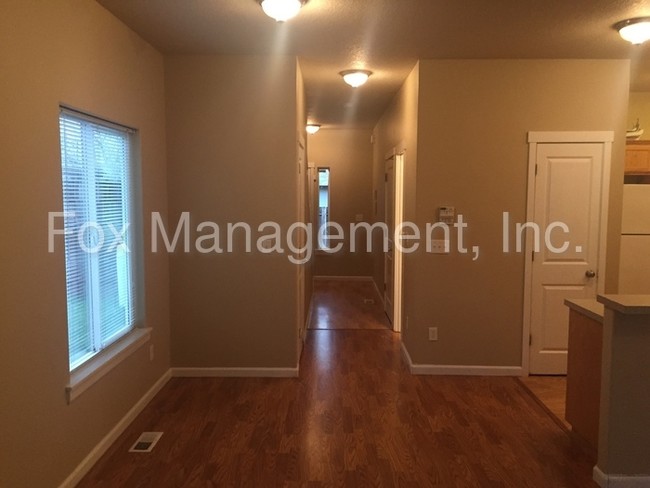 Building Photo - 18136 NE Everett Ct