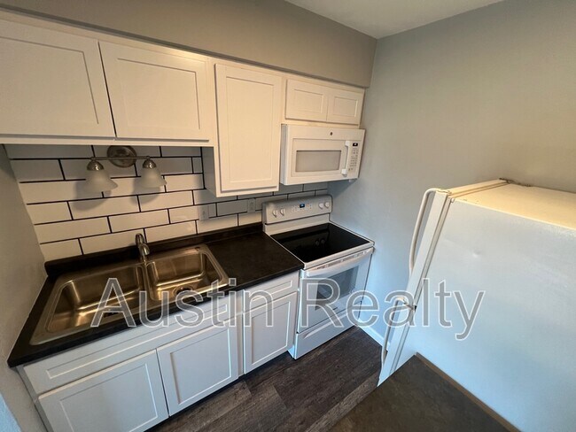 Foto del edificio - 2727 Hampton Ave