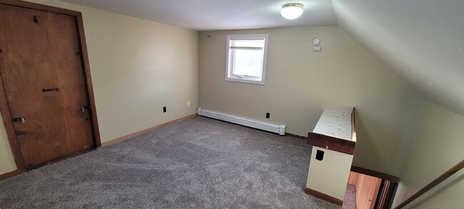 Building Photo - 522 3rd St SE