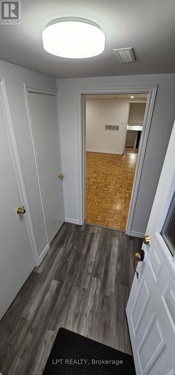 Building Photo - 382 Pinemeadow Ave