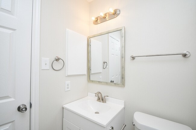 Building Photo - 139 Skycrest Dr