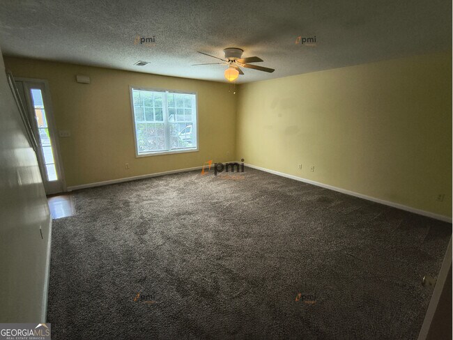 Foto del edificio - 8370 Hollis St
