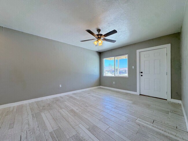 Foto del edificio - Northeast El Paso 3 Bed Refrig A/C All Tile Flooring!