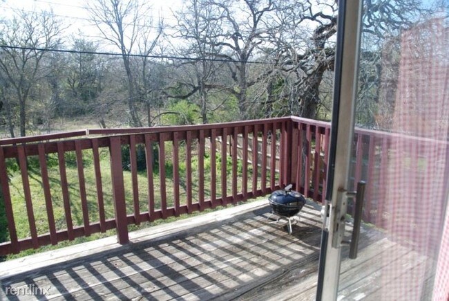 Building Photo - 1 br, 1 bath 4plex - 813 Yegua St Apt 4 yegua
