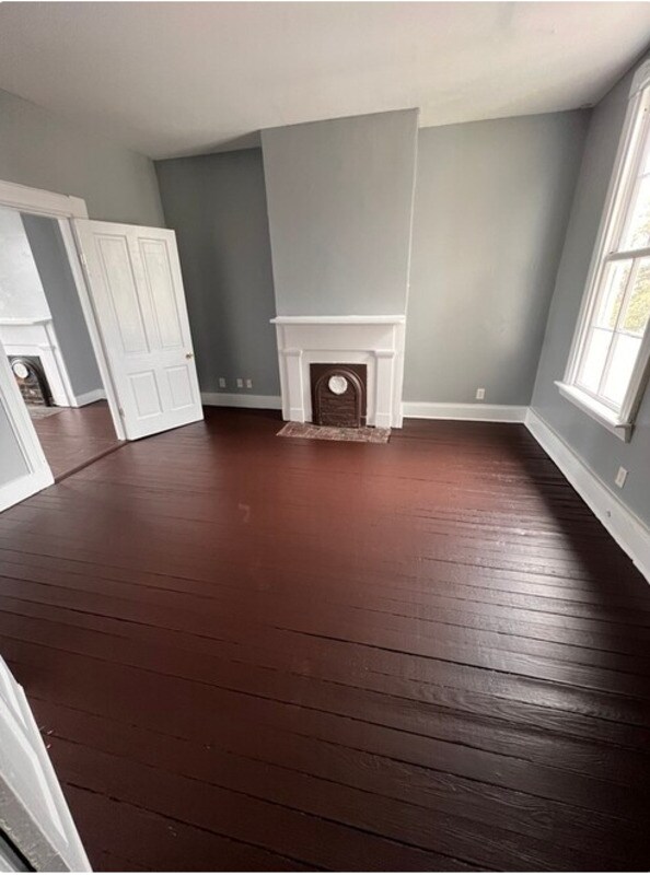 Building Photo - 112 S Laurel St