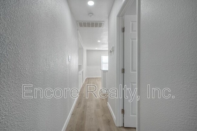 Foto del edificio - 303 3rd Ave