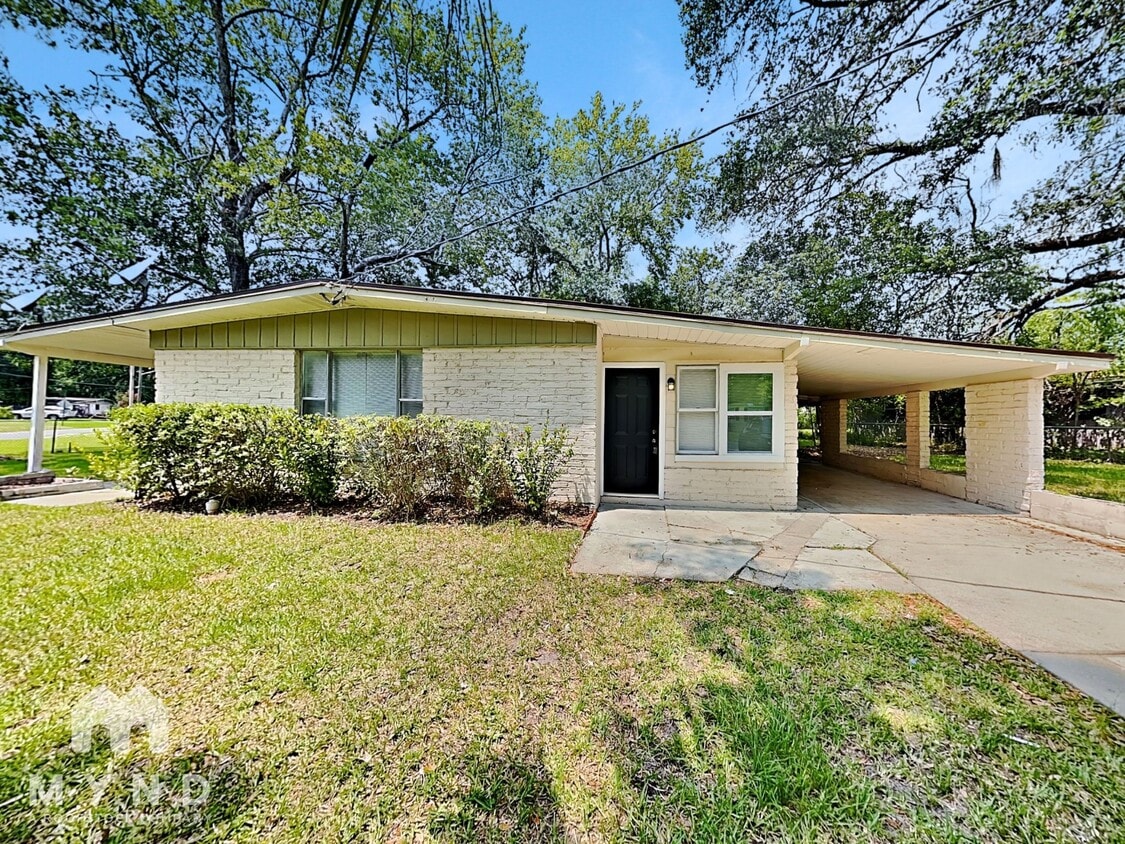 Foto principal - 7045 Rollo Rd