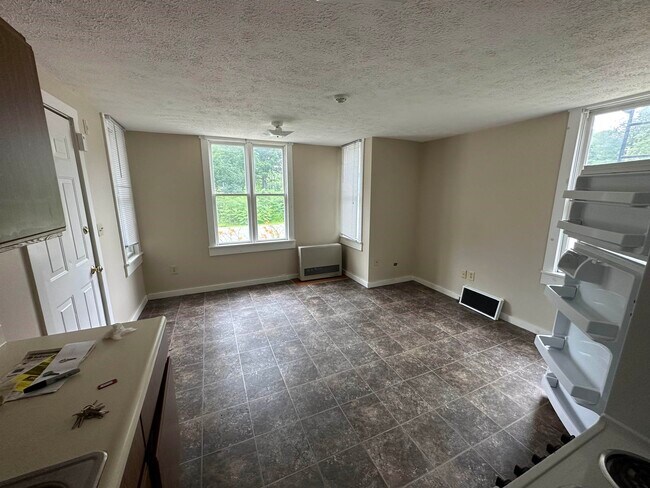 Building Photo - 71 Moultonville Rd
