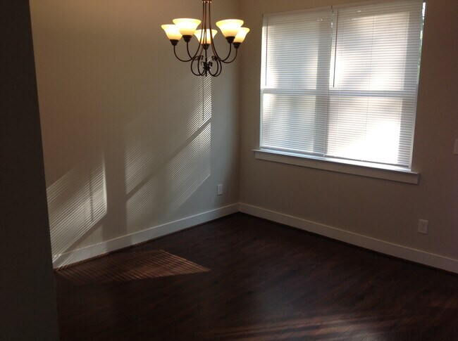 Dining area adjacent to kitchen - 453 Polo Trace