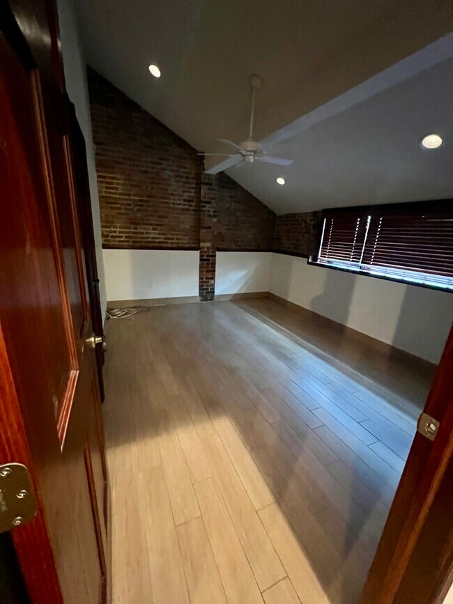 Foto del edificio - 104 Linwood Ave
