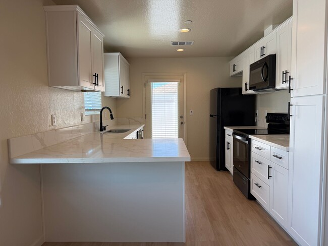 Building Photo - 1028 Glass Ave