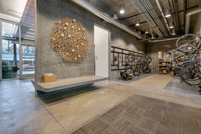 Foto del edificio - Light & bright 1-bdrm/1-bath condo in desi...