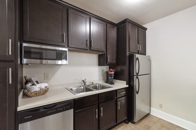 Interior Photo - Cambridge Manor