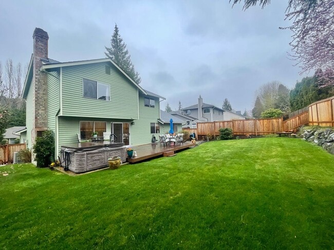 Building Photo - 4 bedroom, 2.5 Bath House in Mukilteo, $3995 per month