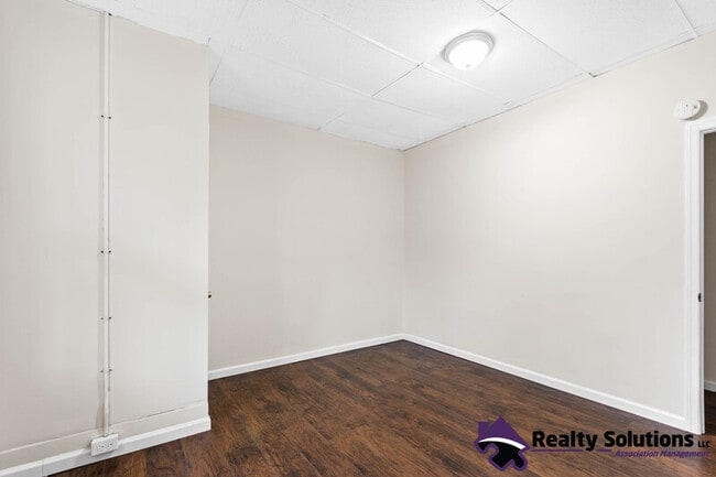 Building Photo - 42 N Cove Rd