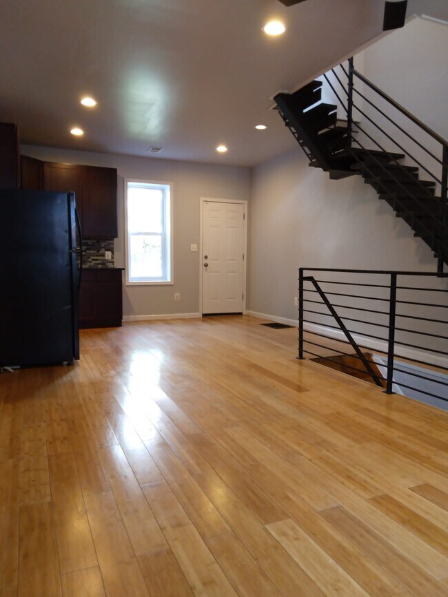 Building Photo - 128 N Dearborn St