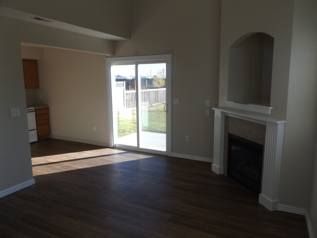 Building Photo - Beautiful Open Floor Plan Featuring Two Be...