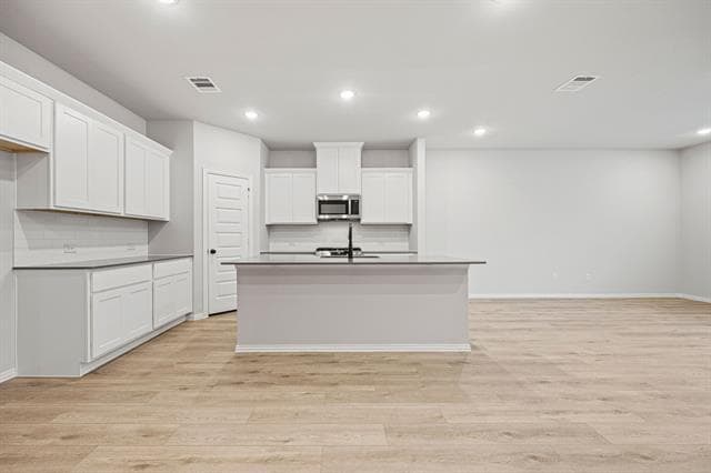 Building Photo - 3204 Royal Frst Dr