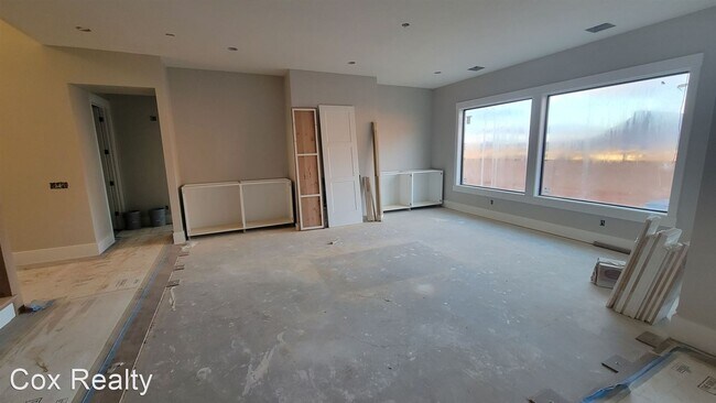 Building Photo - 5 br, 3.5 bath House - 422 S Beck Dr