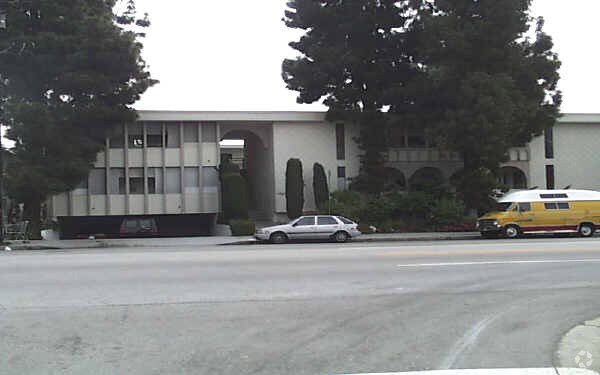 Primary Photo - 5760 Whitsett Ave