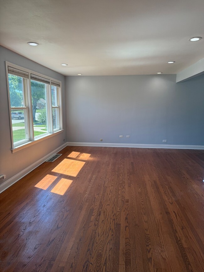Building Photo - 1644 Westchester Blvd