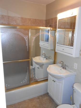 Building Photo - 320 Center Ave