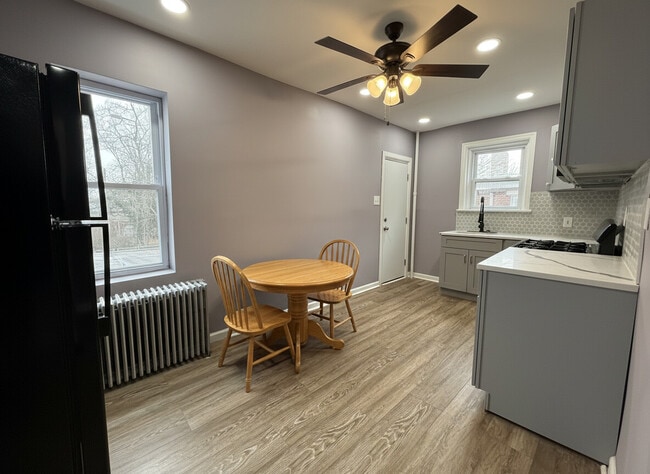 Building Photo - 347 Kerlin St