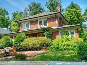 Building Photo - 90 Forest Hill Dr