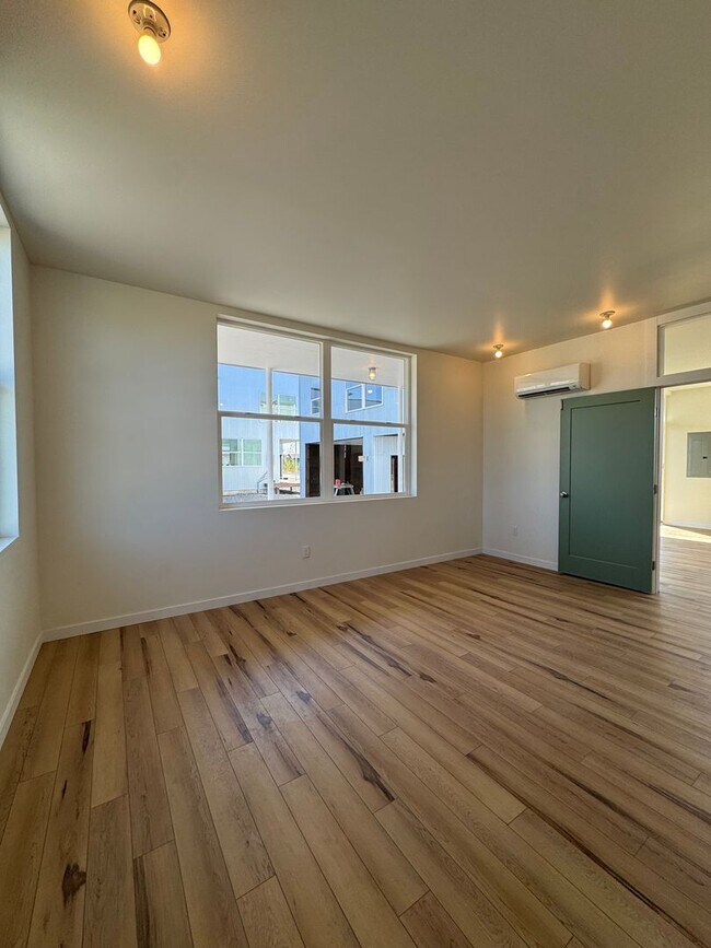 Foto del edificio - Bright 3BR/3BA with Soaring Ceilings & Lar...