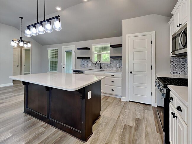 Building Photo - 460 Nest Cir
