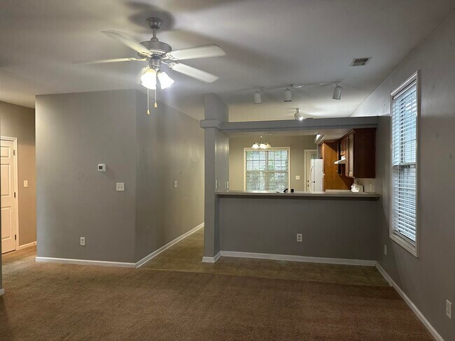 Building Photo - 3845 Pinecrest Way