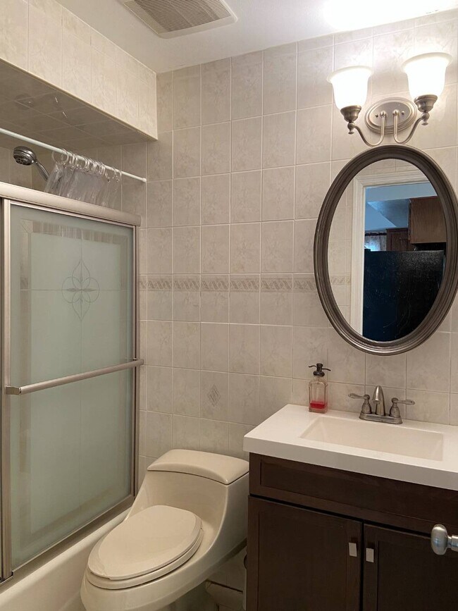 Foto del edificio - 170 Serrell Ave