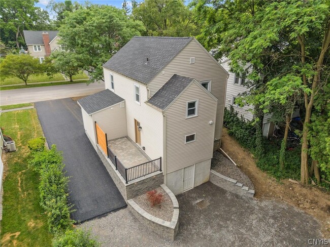 Building Photo - 106 Wellington Rd