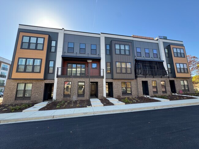 Vista frontal de la propiedad - 4406 Dominion Forest Cir