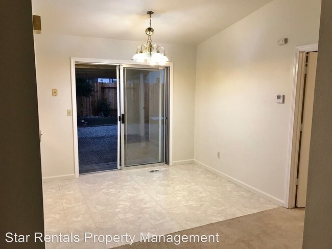 Building Photo - 2 br, 2 bath House - 639 KLAMATH