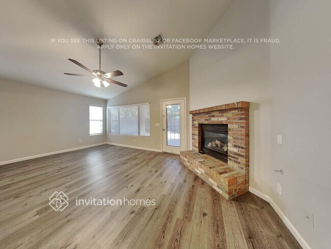 Foto del edificio - 832 N 166th Ln