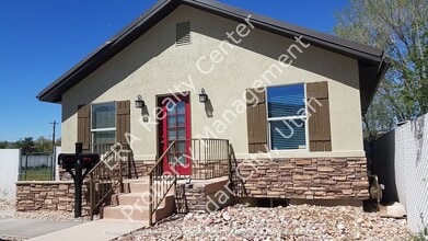 Building Photo - 457 N 400 W