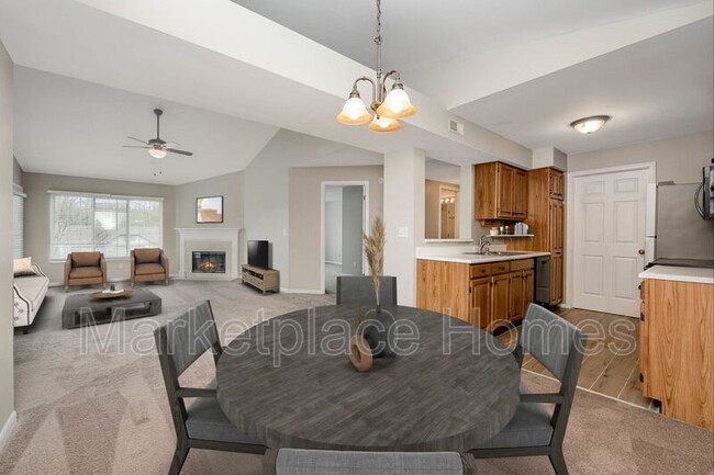 Building Photo - 556 Cloverfield Ln