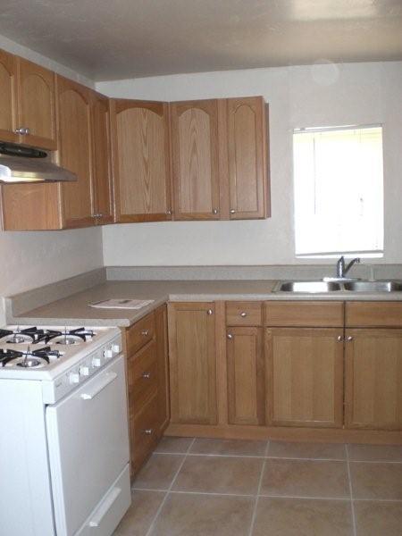Building Photo - 1025 S Kroeger Ln