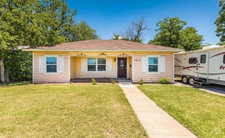 Building Photo - 3913 Roselawn Dr