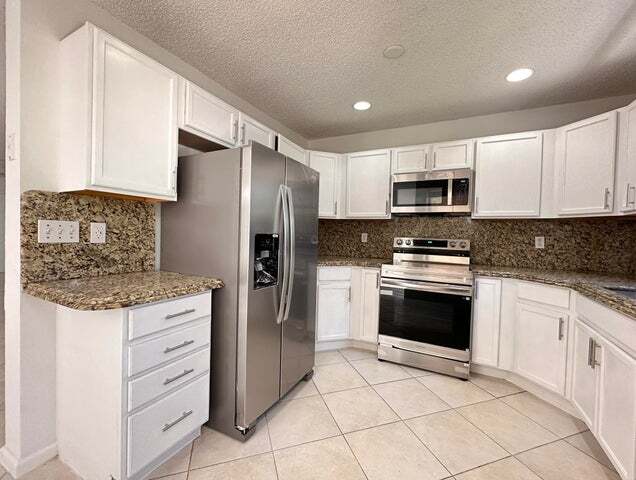 Building Photo - 703 Crosswinds Dr