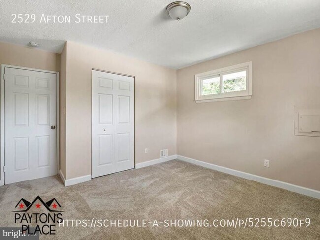 Building Photo - Beautifully Renovated Home with tons of Ou...