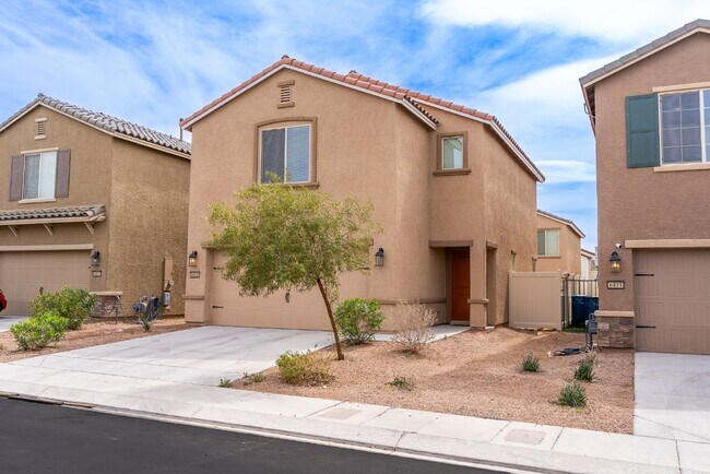 Building Photo - 3 bedroom 2 1/2 bath home ready for move in!