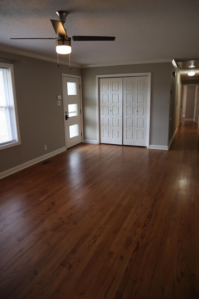 Building Photo - 105 Wildwood Dr