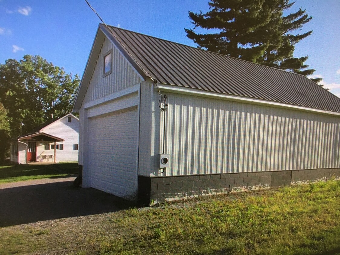 Building Photo - 64 Spring St
