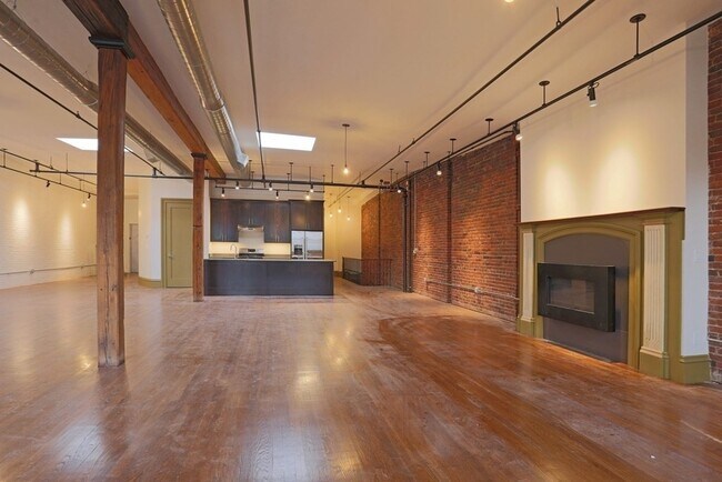 Building Photo - 144 Lincoln St